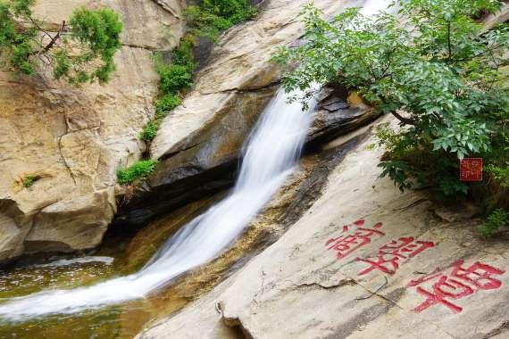 云集的美食团团长赚钱吗？游戏画面